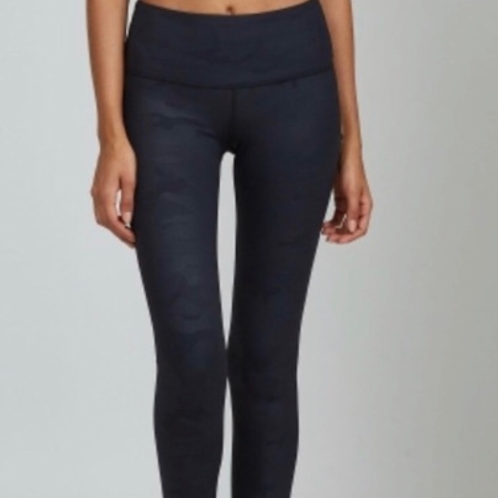 Noli Vivid Camo leggings NWT